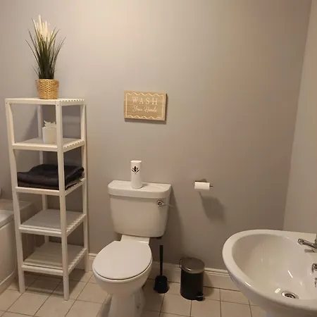 Gorgeous 3 Bedroomed House 17 Sheen View