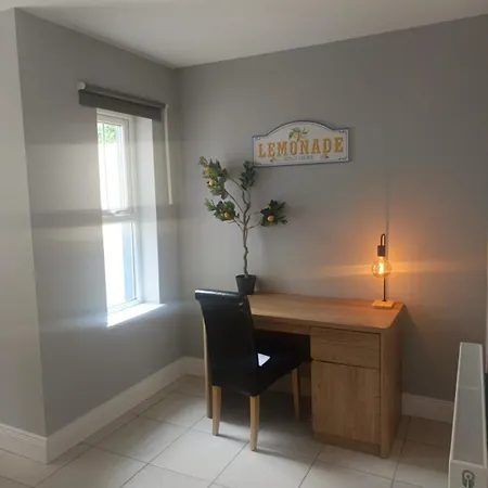 Gorgeous 3 Bedroomed House 17 Sheen View Tatil Evi
