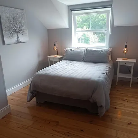 Gorgeous 3 Bedroomed House 17 Sheen View *