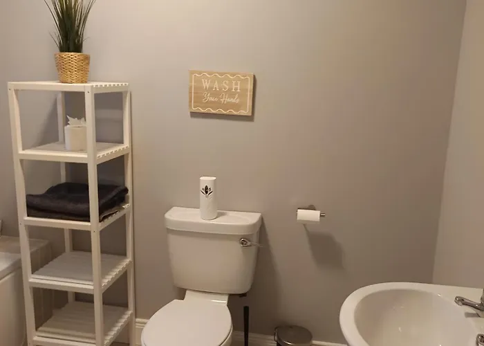 Gorgeous 3 Bedroomed House 17 Sheen View