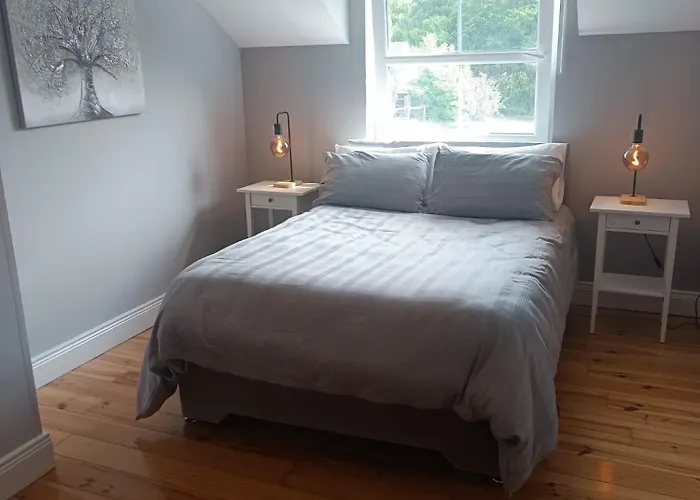 Gorgeous 3 Bedroomed House 17 Sheen View *